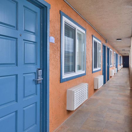 Good Living Inn San Carlos Exterior photo