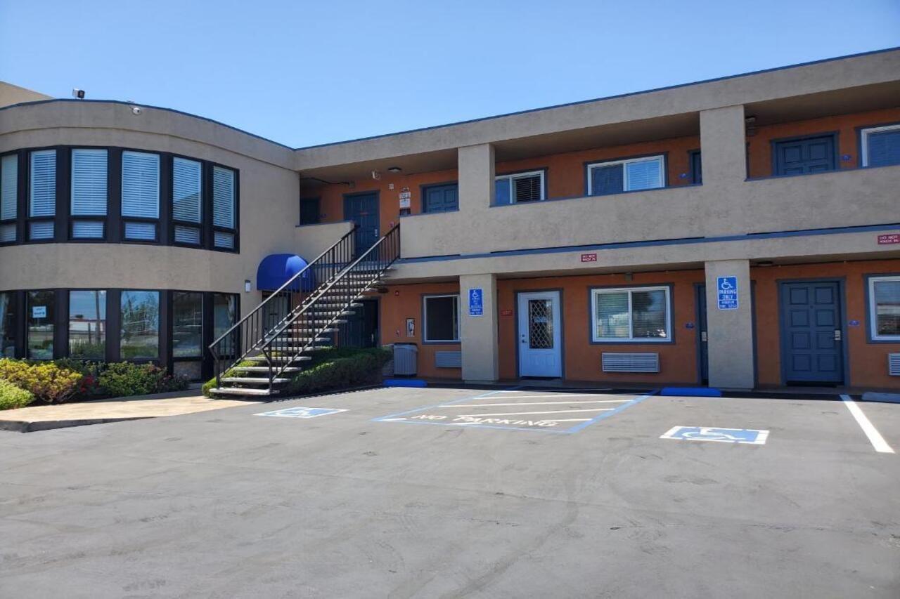 Good Living Inn San Carlos Exterior photo