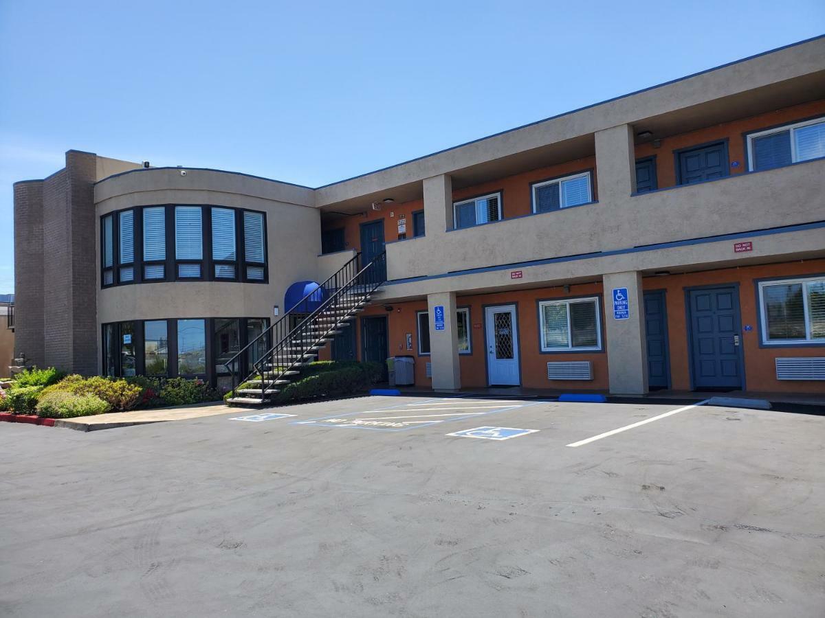 Good Living Inn San Carlos Exterior photo
